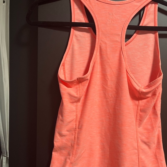 H&M workout top - 5 for $25 for items marked with ⭐️ - Picture 3 of 3